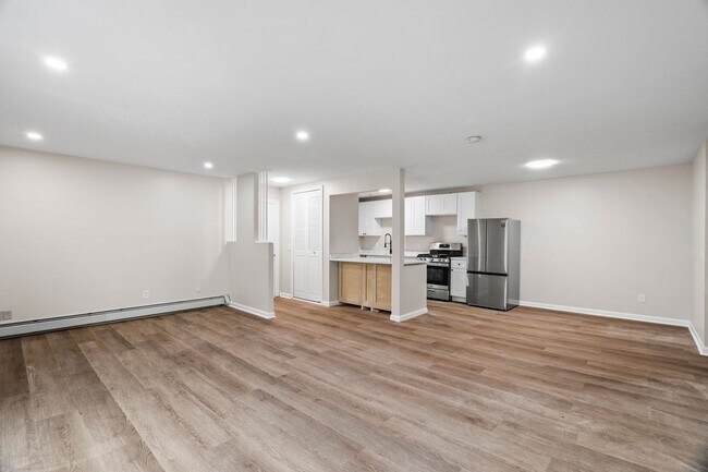 Building Photo - Super Spacious Newly Renovated 1-Bed 1-Bath Cranston!