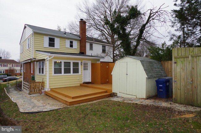 Building Photo - 6956 Westhampton Dr