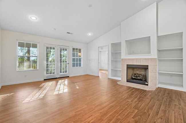 Building Photo - 5468 Nottinghamshire Ln