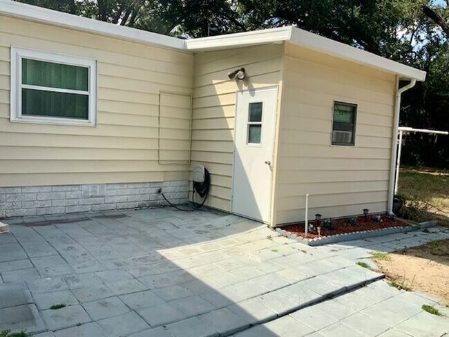 Building Photo - 2/2 Lady Lake Home
