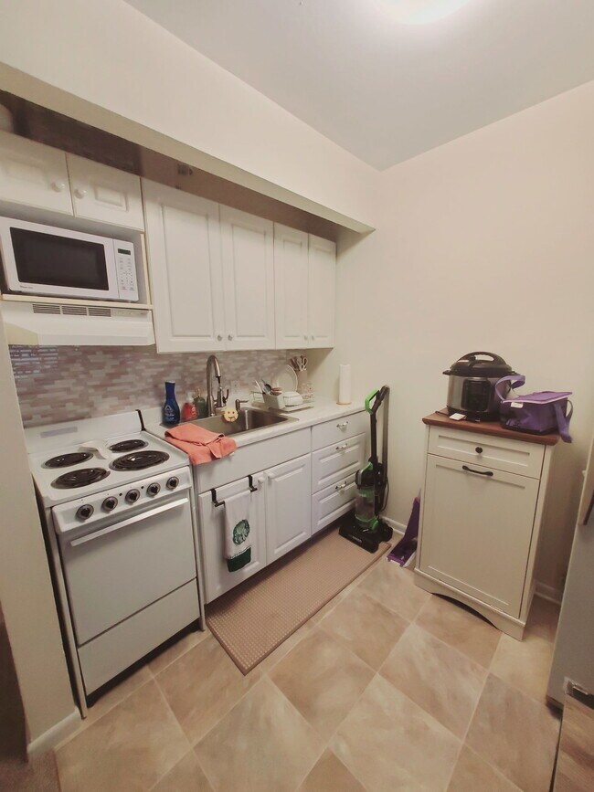 Primary Photo - 960 Hope St