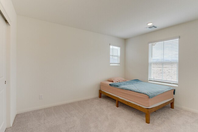 Building Photo - SPACIOUS 4BEDROOM 3BATH HOME IN INSPIRADA