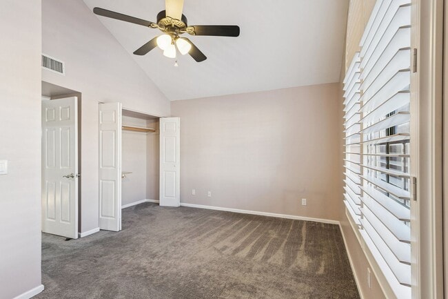 Building Photo - Beautiful 2 Bedroom