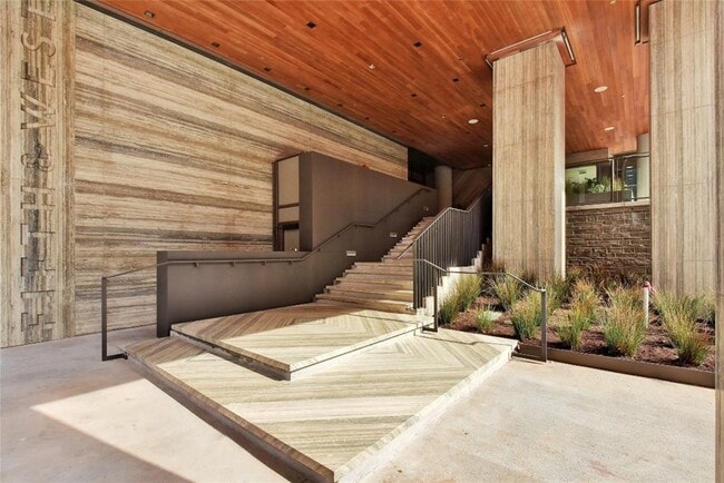 Building Photo - 501 West Ave