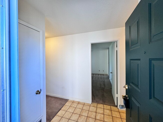 Building Photo - Cozy upstairs Condo in Auburn