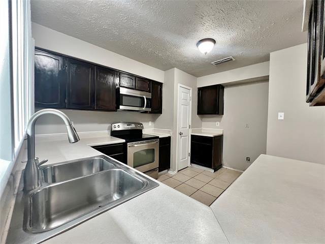 Building Photo - 2414 Clearhaven Ct