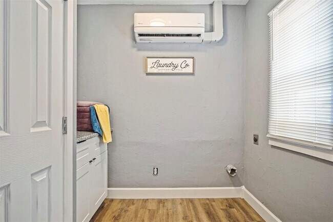 Building Photo - 1704 Cairo Ave