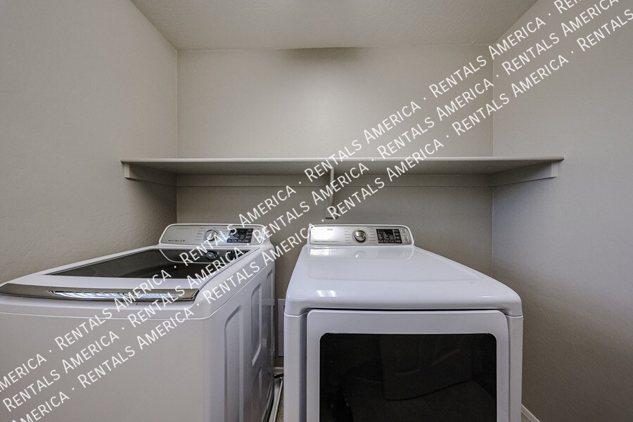 Building Photo - 270 N Scott Dr