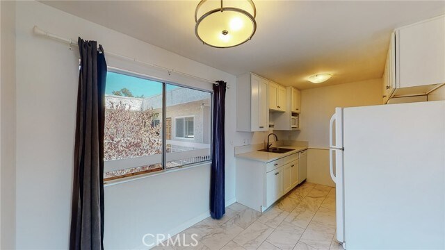 Building Photo - 12157 Moorpark St