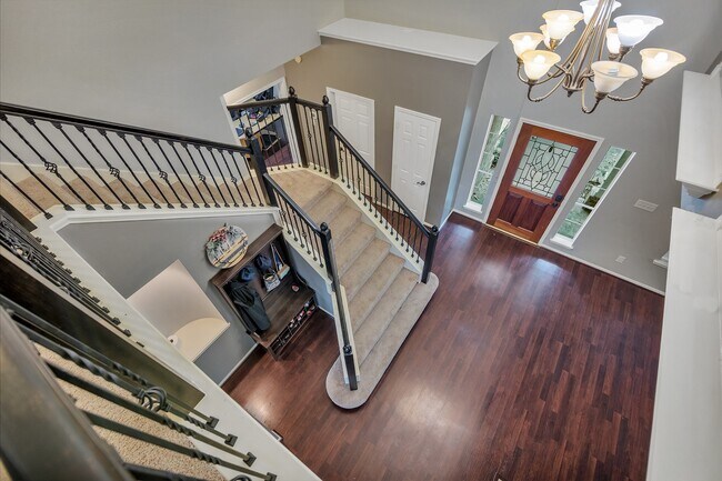 Building Photo - 301 Oak Creek Ln