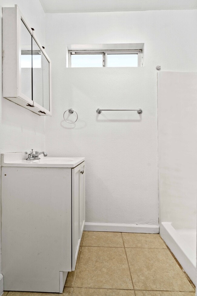 Bath - 2320 S Genesee Ave