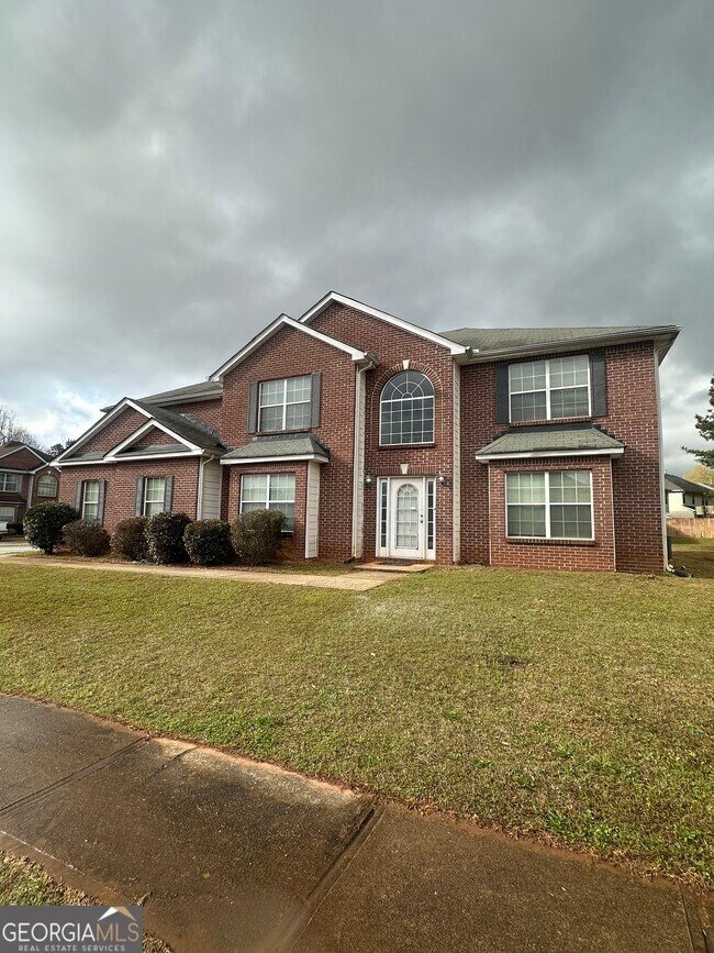 Building Photo - 3682 Fremont Dr