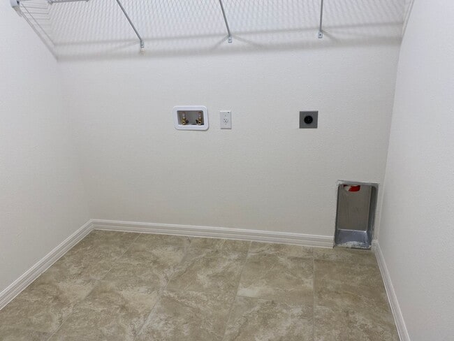 Building Photo - Newer Home, 3 Bedroom 2 Bath,  2 Car Garage with Electric Opener, for Rent at 9168 Early Loop, Gr...