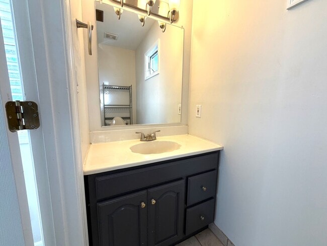 Building Photo - 4490 Lookout Rd