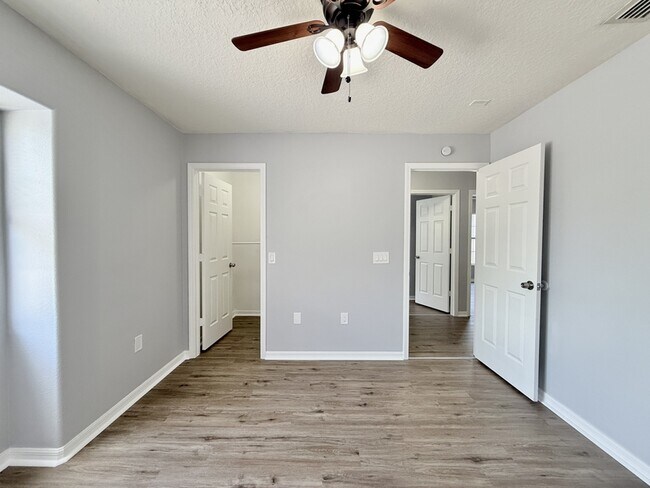 Building Photo - 10325 Boyette Creek Blvd
