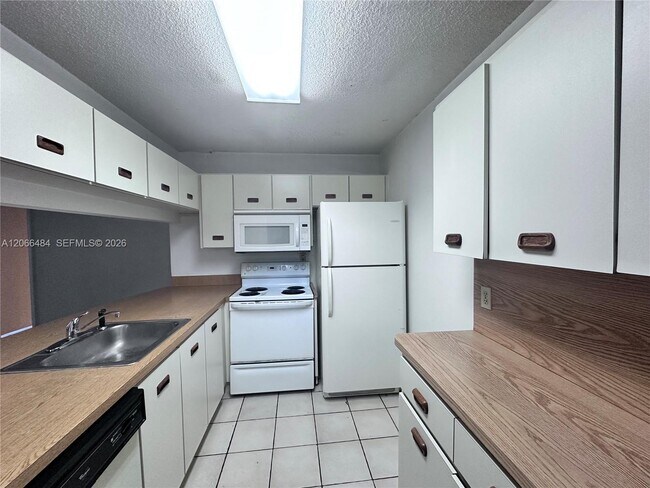 Building Photo - 2740 W 63rd Pl