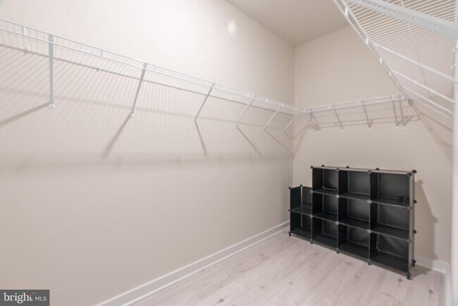 Building Photo - 402 Mdw Crk Dr