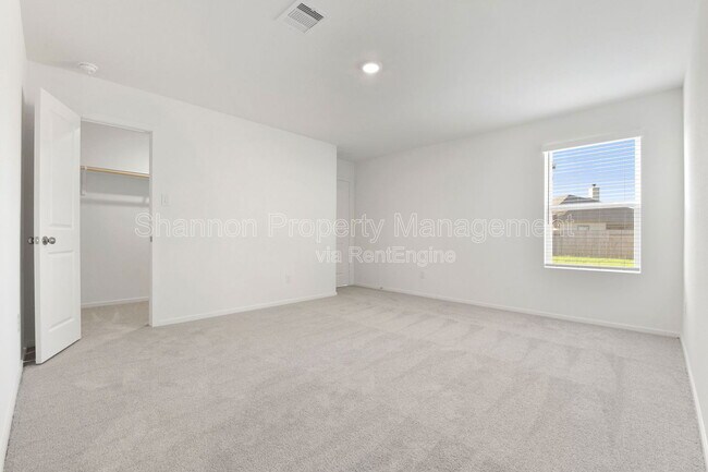 Building Photo - 253 Douglas Hls Dr