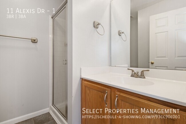 Building Photo - 11 Alexis Dr