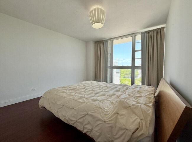 Building Photo - 2451 Brickell Ave