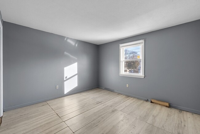 Building Photo - 223 Warren St