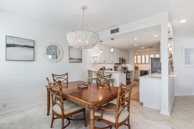 Building Photo - 701 S Harbor Dr