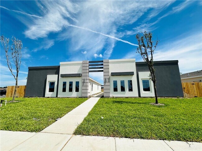 Building Photo - 4212 Walnut Ave