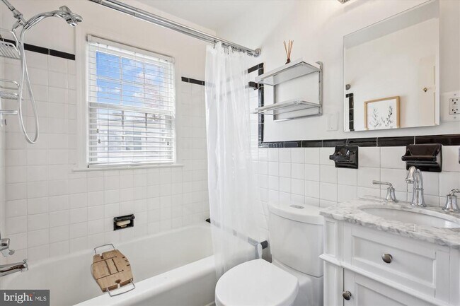 Building Photo - 5213 Rayland Dr