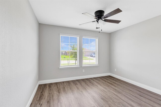 Building Photo - 214 Kickapoo Dr