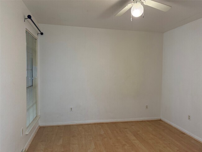 Building Photo - 2626 Holly Hall St