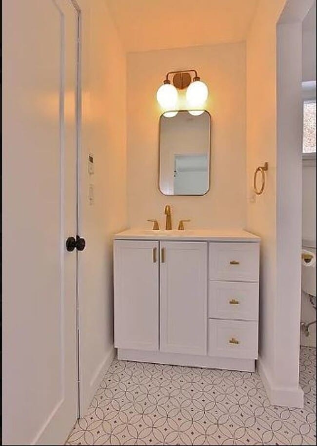 Building Photo - Style, comfort, & convenience---perfectly packaged!