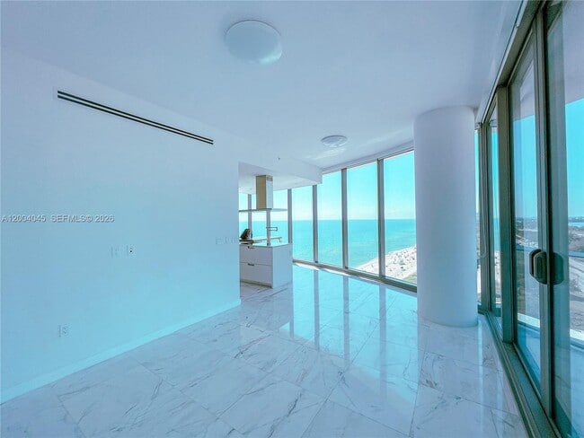 Building Photo - 15701 Collins Ave