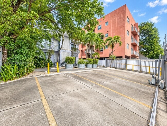 Building Photo - 521 NE 62nd St