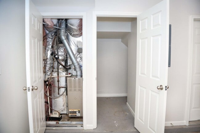 Building Photo - 851 Stratum Way SE