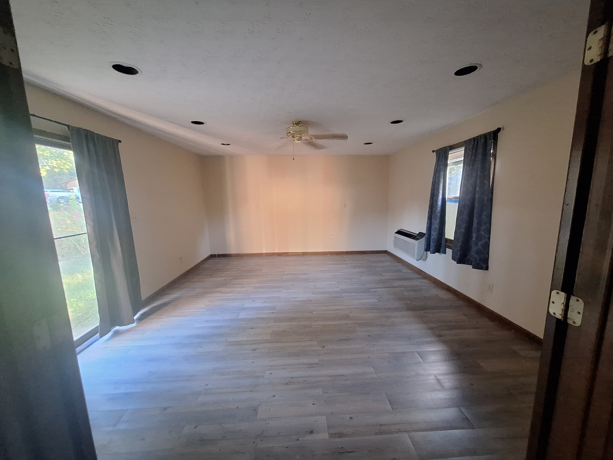Building Photo - 6817 Holly Lake Dr