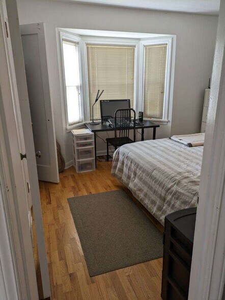 Building Photo - 1036 NE 102nd St