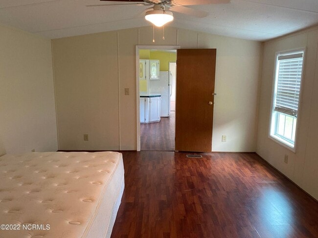 Building Photo - Cute Home Located in the center of everything