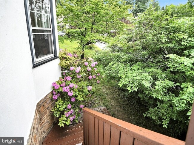 Building Photo - 3 Bells Mill Rd