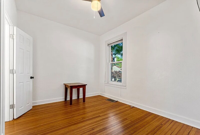 Building Photo - 520 E Dakota Ave