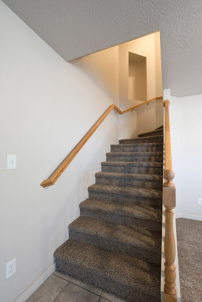 Building Photo - 3155 S Hidden Valley Dr