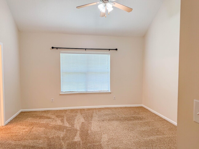 Building Photo - 113 Wells Dr