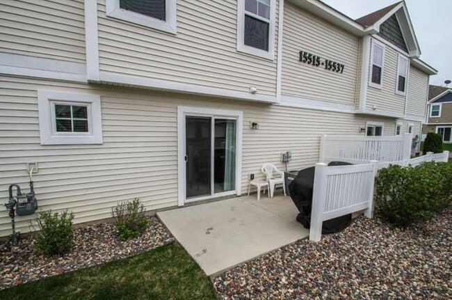 Building Photo - 15525 60th Ave N