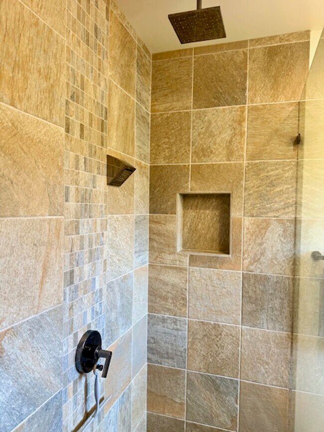 Building Photo - Luxury- Kona Hills Estates : Furnished Exquisite 3-Bedroom, 3.5 Bathroom Retreat