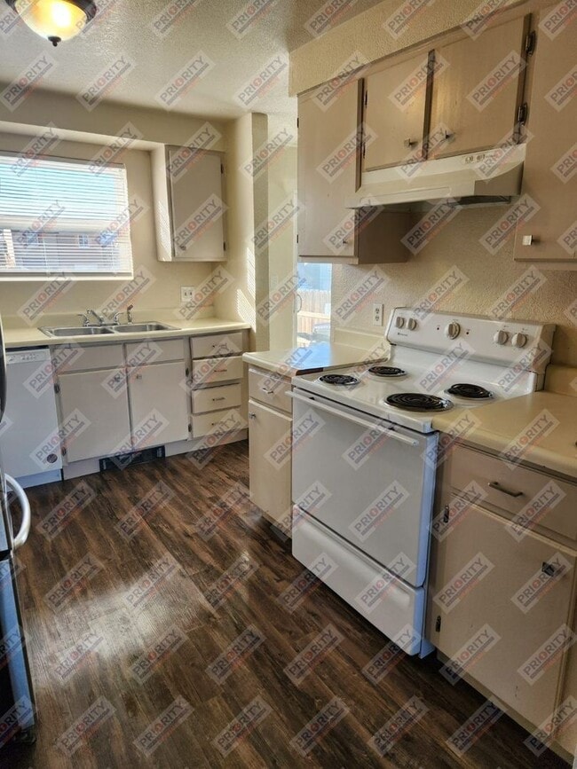 Building Photo - Townhome for Rent