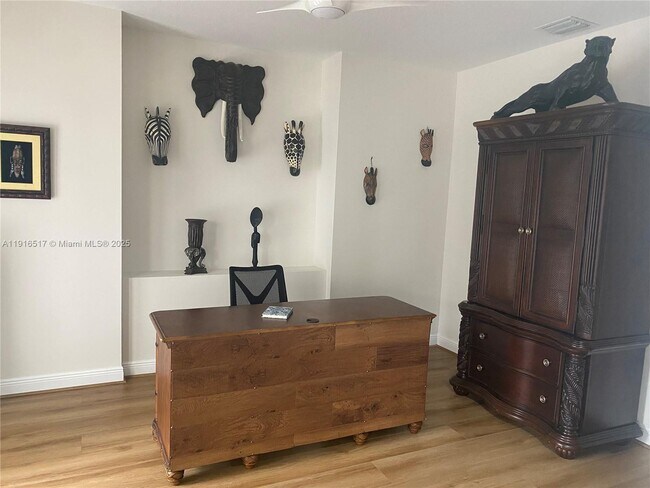 Building Photo - 352 King Fisher Dr