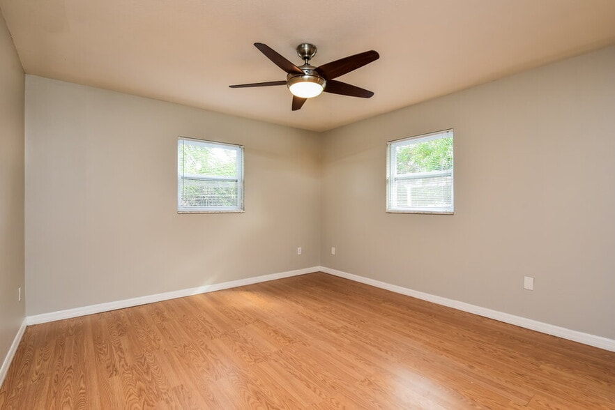 Building Photo - 5595 Sunrise Dr