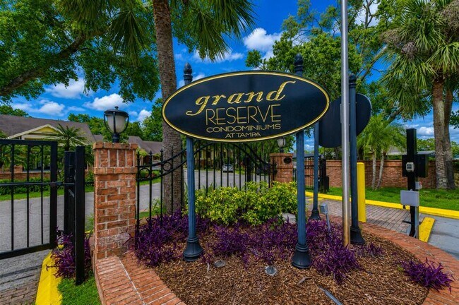 Building Photo - 8643 Mallard Reserve Dr