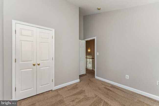 Building Photo - 4273 Upper Park Dr