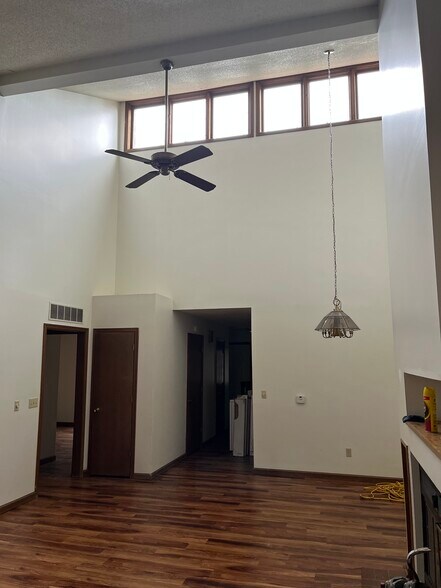 Building Photo - 2137 Versailles Village Pl