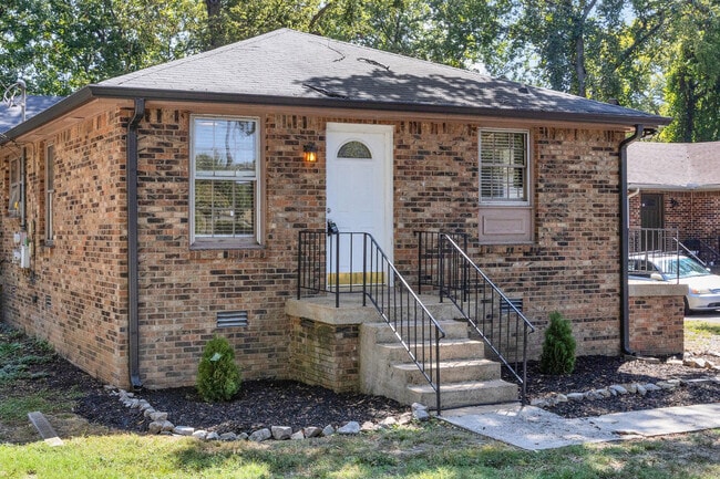 Building Photo - Renovated Duplex in Prime Walkable 12 South Location!